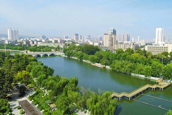  挖湖造景屢禁不止為哪般？